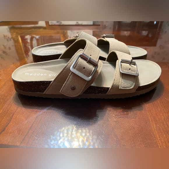 Women’s Madden Girl sandals - Picture 2 of 2